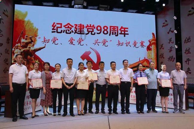 三阶魔方遇到两个观众怎么办? - 知识大全 - 华律网